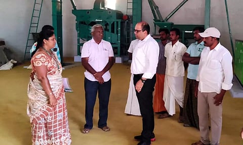 நம்பியூர் ஊராட்சி ஒன்றியம் கெட்டிச்செவியூர், சின்னாரிபாளையம் பகுதியில் ஏர்முனை கூட்டுப்பண்ணைய உற்பத்தியாளர் நிறுவனத்தின் சார்பில் செயல்படும் சேமிப்பு கிடங்குடன் கூடிய விதைசுத்திகரிப்பு நிலையத்தில் கலெக்டர் கிருஷ்ணனுண்ணி ஆய்வு மேற்கொண்டார்.