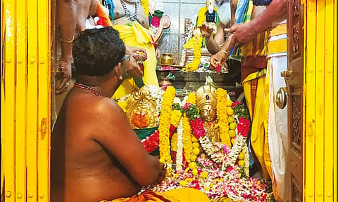 குருவித்துறை குருபகவான் கோவிலில் குருப்பெயர்ச்சி விழா லட்சார்ச்சனையுடன் தொடக்கம்