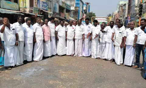 ஜெயங்கொண்டத்தில் அ.தி.மு.க.வினர் பட்டாசு வெடித்து கொண்டாட்டம்