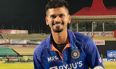 ஷ்ரேயாஸ் ஐயருக்கு அறுவை சிகிச்சை வெற்றிகரமாக முடிந்தது- ஒருநாள் உலகக்கோப்பையில் விளையாட வாய்ப்பு