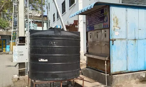 சித்திரை வீதிகளில் குடிநீர் வசதி இல்லாததால் பக்தர்கள் கடும் அவதி