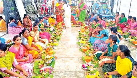 பரமத்திவேலூர் பேட்டை புது மாரியம்மன் கோவிலில் 108 கலச பூஜை நடைபெற்ற போது எடுத்த படம்.