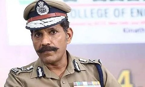 வீட்டின் மொட்டைமாடியில் பதுக்கிய 55 பழங்கால கற்சிலைகள் பறிமுதல்- டி.ஜி.பி. தகவல்