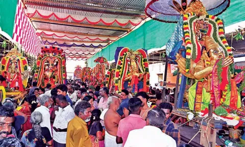 14 பெருமாள்கள் ஒருசேர எழுந்தருளி பக்தர்களுக்கு அருள்பாலித்த காட்சி.