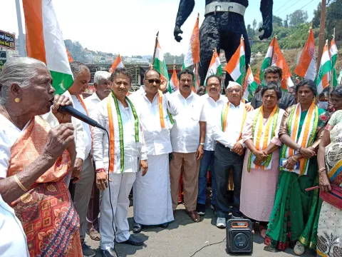 குன்னூரில் காங்கிரஸ் ஆர்ப்பாட்டம்