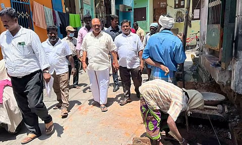 கென்னடி எம்.எல்.ஏ. ஆய்வு செய்த காட்சி.