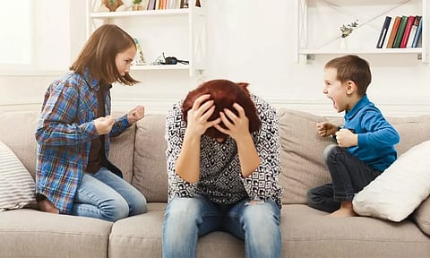 சண்டை போடும் குழந்தைகளை பெற்றோர் எந்த முறையில் சமாதானப்படுத்தலாம்...