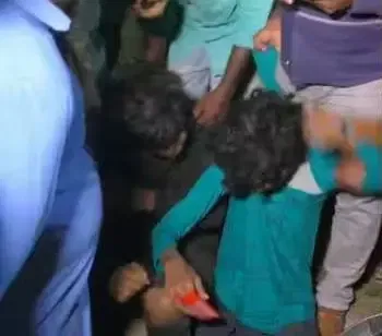 தங்கச்சங்கிலி பறிக்க முயன்று பொதுமக்களிடம் வசமாக சிக்கிய ஆசாமி