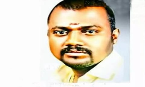 சென்னை கே.கே.நகரில் விடுதலை சிறுத்தைகள் கட்சி நிர்வாகி ரமேஷ் வெட்டி படுகொலை