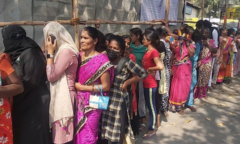 சேப்பாக்கத்தில் பெண்களுக்கு தனி வரிசையில் டிக்கெட் வினியோகம்