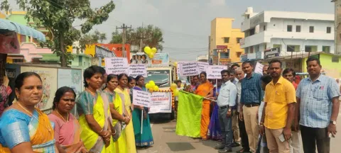 தியாகதுருகம் அருகே விருகாவூரில் அரசு பள்ளியில் மாணவர்கள் சேர்க்கை குறித்து விழிப்புணர்வு பிரச்சார வாகனத்தை மாவட்ட கல்வி அலுவலர் ராஜூ தொடங்கி வைத்தார்.