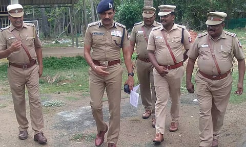 கொல்லங்கோடு, நித்திரவிளை போலீஸ் நிலையங்களில் டி.ஜி.பி சைலேந்திரபாபு திடீர் ஆய்வு