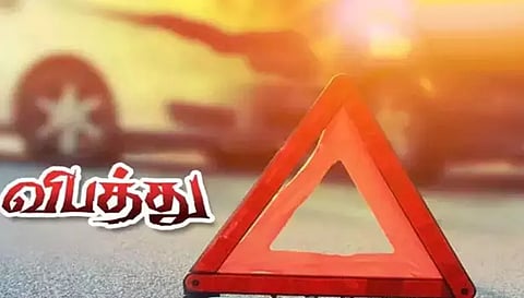 பரமத்திவேலூர் அருகே மோட்டார் சைக்கிள்கள் நேருக்கு நேர் மோதல்;  2 வாலிபர்கள் பலி