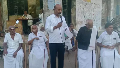 பாண்டமங்கலம் பேரூராட்சித் தலைவர் சோமசேகர் பேசிய போது எடுத்த படம்.