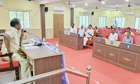 குடியாத்தம் சிரசு ஊர்வல பாதைகளில் ஆக்கிரமிப்பு அகற்றப்படும்