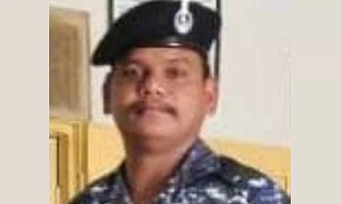 நாகையில் இன்று காலை இந்திய கடற்படை போலீஸ் துப்பாக்கியால் சுட்டு தற்கொலை