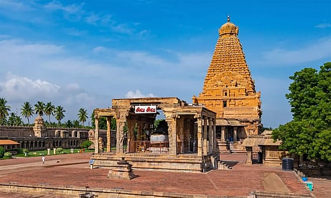 உலக பாரம்பரிய சின்னமாக விளங்கும் தஞ்சை பெரிய கோவில்