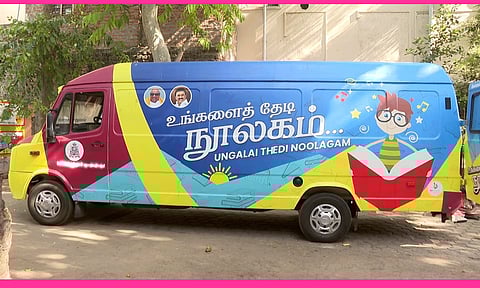 நடமாடும் நூலகம்