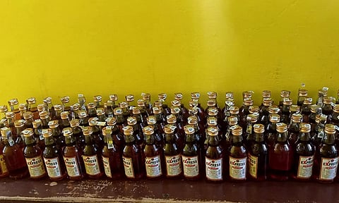 அந்தியூர் அருகே மது பாட்டில் விற்றவர் கைது