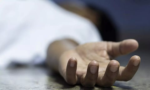 லாரியில் இருந்து தவறி கீழே விழுந்து வாலிபர் பலி