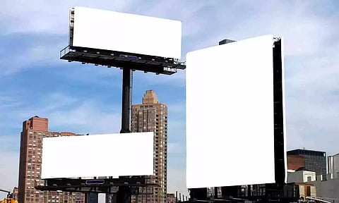 இடையூறு ஏற்படுத்தும் விளம்பர பலகைகள் வைக்க அனுமதிப்பதா?- மக்கள் அதிருப்தி