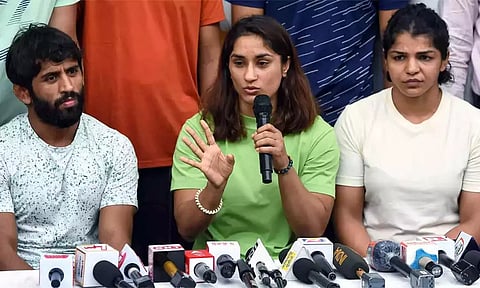 விஷயத்தை மூடிமறைக்க முயன்றார்.. விளையாட்டு துறை மந்திரி மீது வினேஷ் போகத் குற்றச்சாட்டு