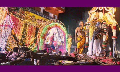 சுவாமி வீதிஉலா வந்தபோது எடுத்த படம்.