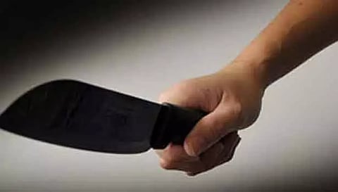 கள்ளக்காதலை கண்டித்ததால் மனைவியை கழுத்தை அறுத்து கொன்ற போலீஸ்காரர்