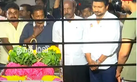 மனோபாலா உடலுக்கு அமைச்சர் உதயநிதி ஸ்டாலின் நேரில் அஞ்சலி