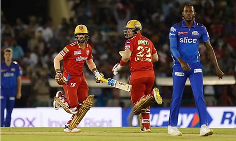 பேட்டிங்கில் மிரட்டிய லிவிங்ஸ்டோன், ஜிதேஷ் சர்மா - மும்பை வெற்றிபெற 215 ரன்களை நிர்ணயித்தது பஞ்சாப்