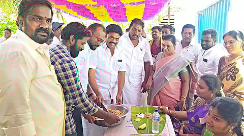 தி.மு.க. சார்பில் அன்னதானம்