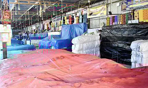 ஈரோடு மாவட்டத்தில் இன்று வணிகர் தினத்தையொட்டி கடைகள் அடைப்பு