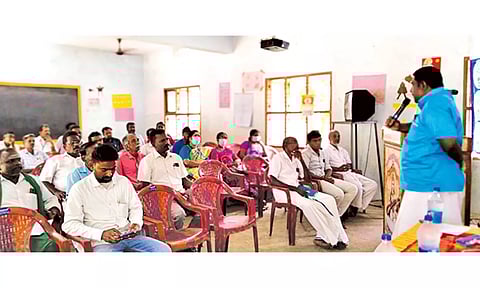 செம்போடையில் விழிப்புணர்வு கருத்தரங்கம் நடந்தது.