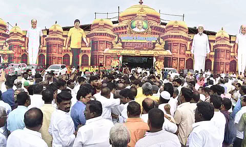 உயிர் காக்கும் மருந்து பொருட்களின் ஆன்லைன் விற்பனையை தடை செய்திட வேண்டும்- உரிமை முழக்க மாநாட்டில் தீர்மானம்