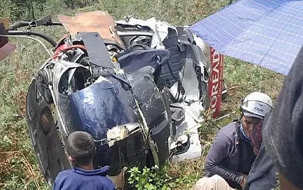 நேபாளத்தில் தரையிறங்கியபோது தனியார் ஹெலிகாப்டர் மரத்தில் மோதி விபத்து- ஒருவர் பலி