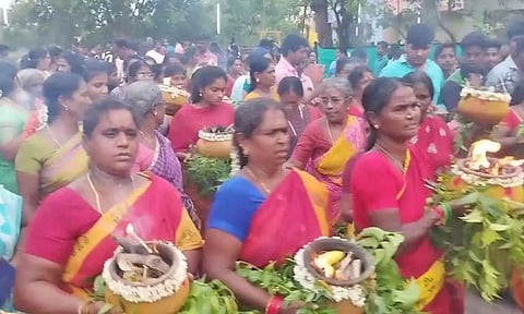 கடம்பாடி அம்மன் கோவில் செடல் உற்சவம் நடைபெற்ற காட்சி.