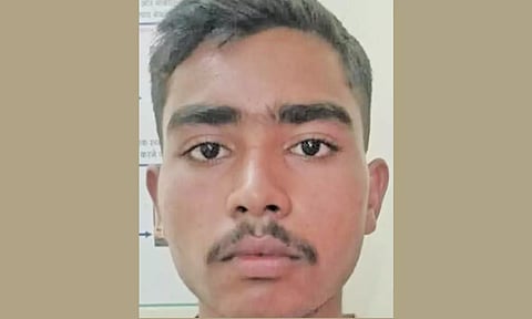 சமஸ்கிருத தேர்வில் முதலிடம் பிடித்த முஸ்லிம் மாணவன்- சமஸ்கிருத ஆசிரியராக விரும்புவதாக பேட்டி