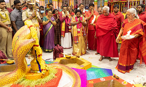 மேல்மருவத்தூரில் 1008 யாக குண்டங்கள் அமைத்து வேள்வி பூஜை: பங்காரு அடிகளார் தொடங்கி வைத்தார்