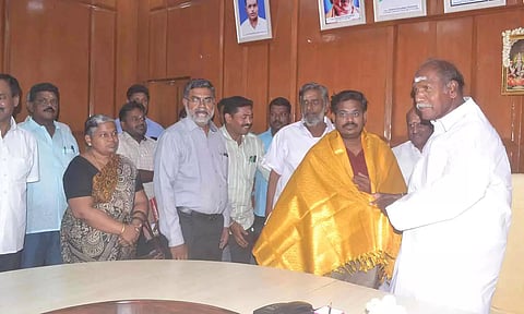 &nbsp;என்ஜினீயர் முருகன் சூடானில் இருந்து புதுவை திரும்ப ஏற்பாடு செய்த முதல்-அமைச்சர் ரங்கசாமியை சந்தித்து வாழ்த்து பெற்றார்.