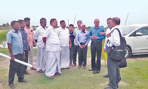 உப்பள பகுதிகளில் தொழில்நுட்ப வல்லுநர் குழுவினர் ஆய்வு செய்தனர்.