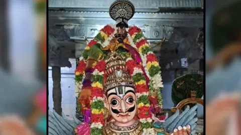 திருவெள்ளறை பெருமாள் கோவிலில் கருட சேவை