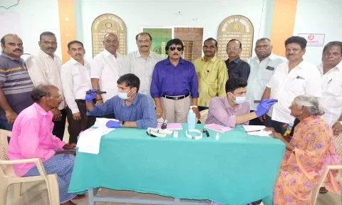 குடியாத்தம் ரோட்டரி சங்கம் சார்பில் இலவச கண் சிகிச்சை முகாம்