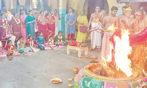 சேந்தங்குடி வதான்யேஸ்வரர் கோவிலில் சண்டி யாகம் நடந்தது.
