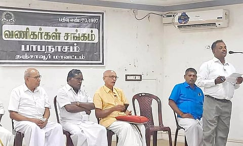 பாபநாசத்தில் வணிகர் சங்க பொதுக்குழு கூட்டம் நடந்தது.
