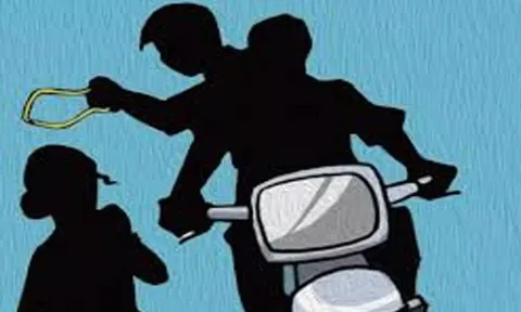 நாகர்கோவிலில் இன்று பெண்ணிடம் நகை பறித்த கொள்ளையனை மடக்கி பிடித்த பொதுமக்கள்