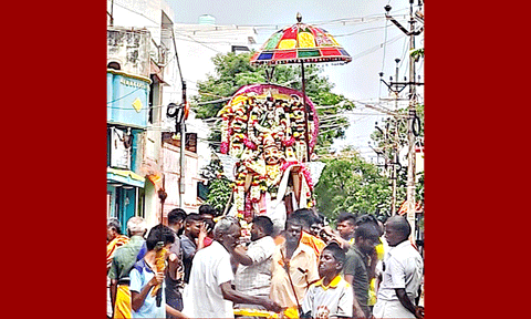 இருப்பிடம் திரும்பிய வீர அழகருக்கு வரவேற்பு