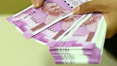 நாமக்கல் மாவட்டத்தில் உயர் கல்வி பெற மாணவர்களுக்கு நிதி உதவி