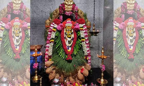 &nbsp;சிறப்பு அலங்காரத்தில் நாயகப் பெருமானை படத்தில் காணலாம்.