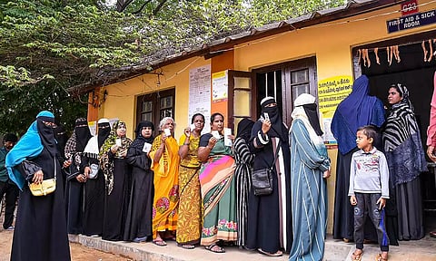 கர்நாடகா சட்டசபை தேர்தல் லைவ் அப்டேட்ஸ்-  பரபரப்பை எகிறச் செய்த தேர்தலுக்கு பிந்தைய கருத்துக் கணிப்புகள்