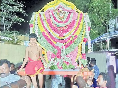 சப்பர பவனி நடந்தபோது எடுத்த படம்.